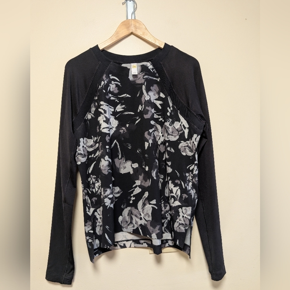 Lolë Black Floral Long Sleeve Top – Large – Black/Gray